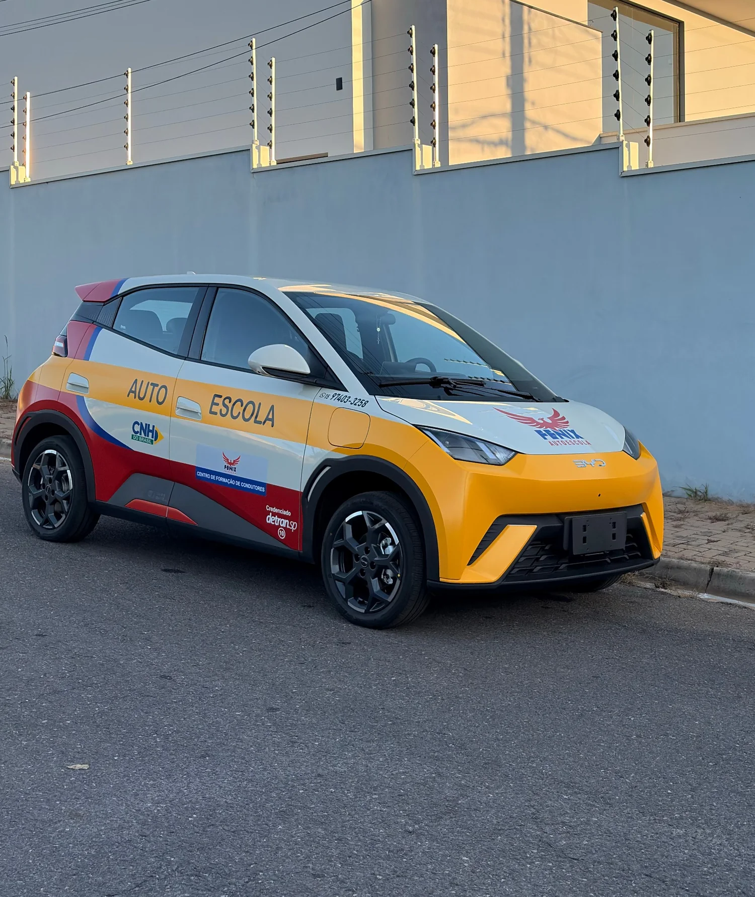 Carro automático e elétrico da Autoescola Fênix