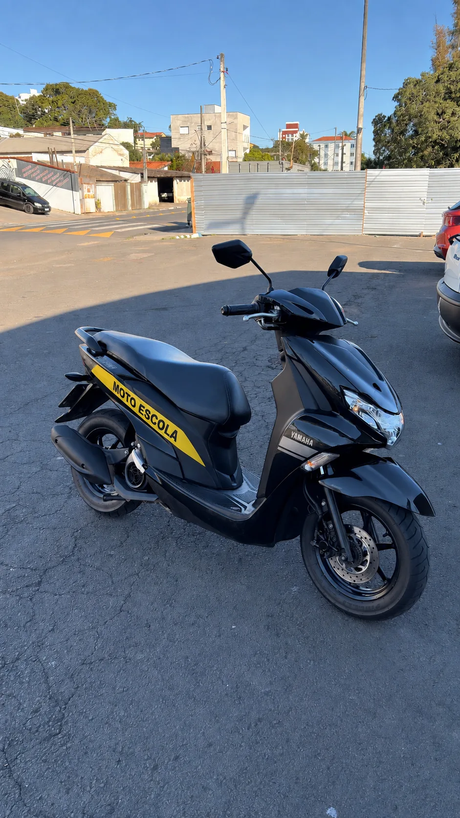 Moto automática da Autoescola Fênix